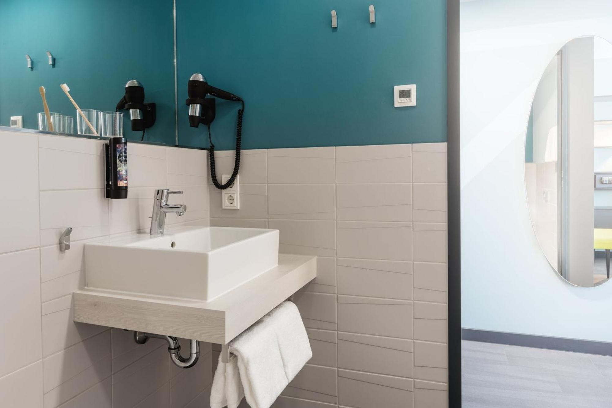 - The Niu, Seven Ost By Ihg 3*